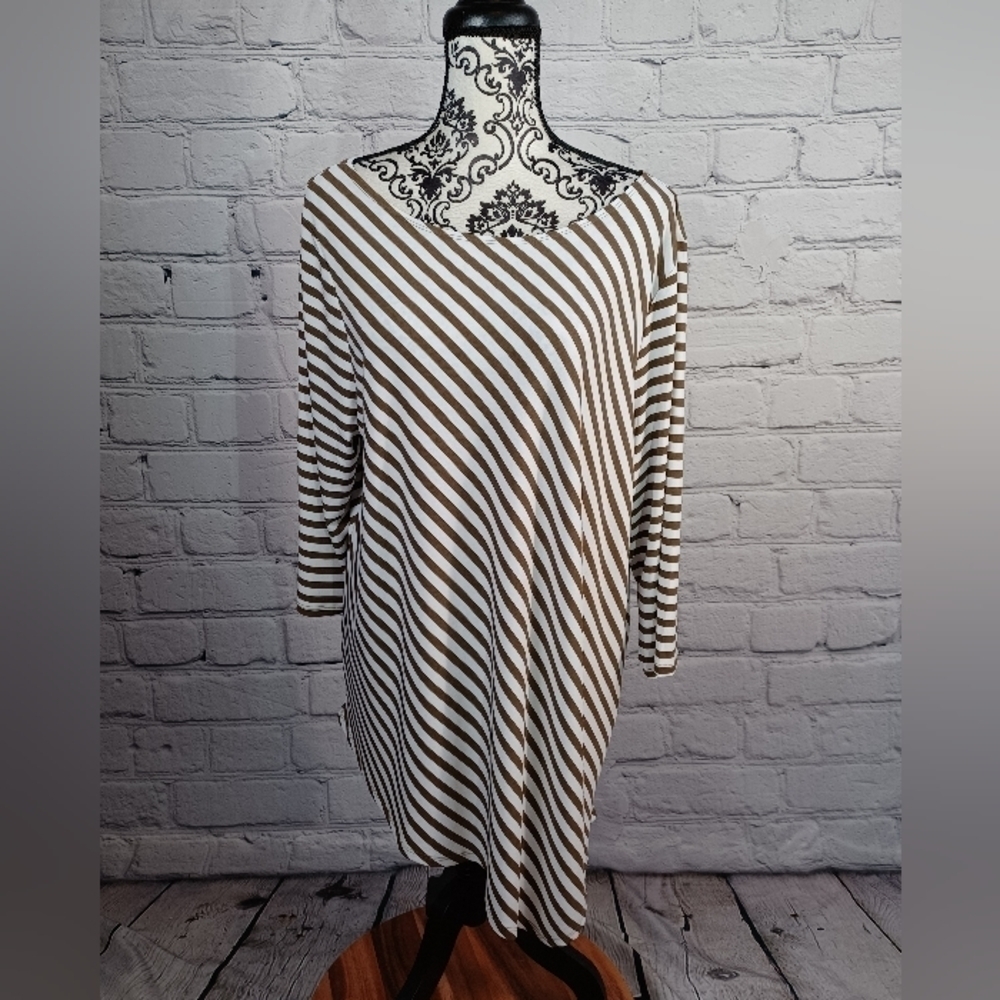 Chico's Women's 3/4 Sleeve Stretch Knit Strip Print Size 3 Asymmetrical Hem b30